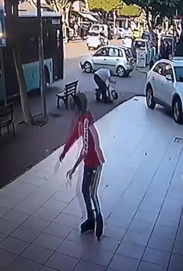 Otobüs şoförü çocuğu dövdü, esnaf da şoförü