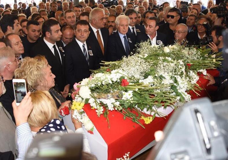Yıldız Kenterin cenazesinde gerginlik Burada canlı yayın mı yapılır