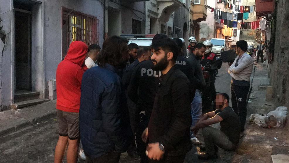 Beyoğlunda taciz iddiası; mahalleli öldüresiye dövdü