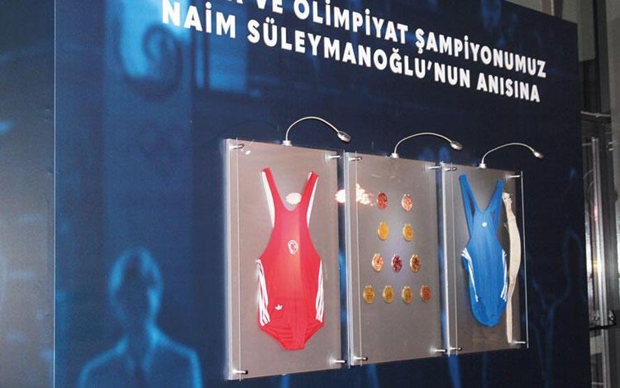 Cep Herkülü: Naim Süleymanoğlunun galası yapıldı