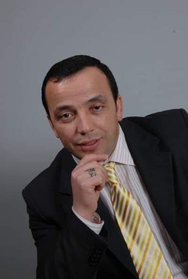 Yüzlerce öğretmen adliye önünde toplandı