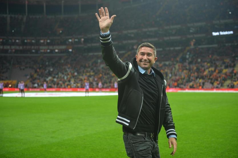 Arda Turan Fatih Terimin elini öptü