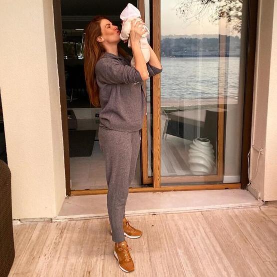 Tülin Şahinden kızı Sienaya 50 bin liralık oda