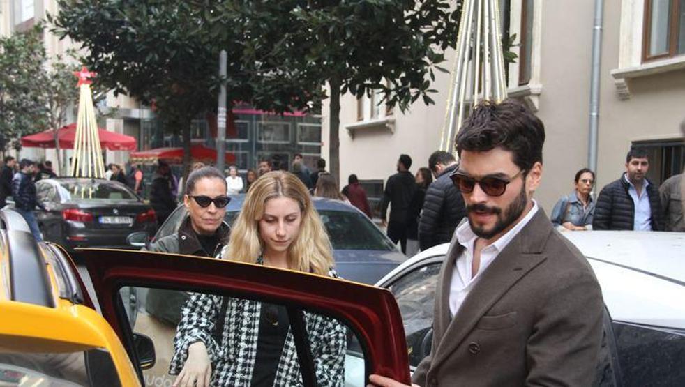 Akın Akınözünün merak uyandıran sevgilisi
