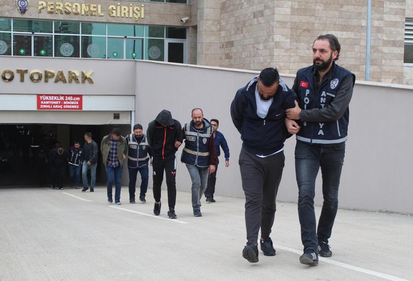 Antalya’da jigolo yapma vaadiyle dolandırıcılık: 19 gözaltı