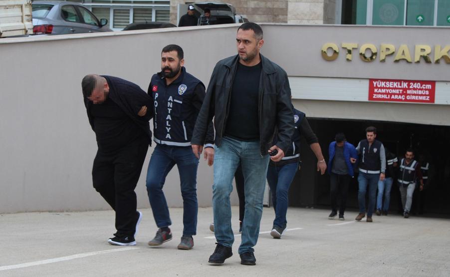 Antalya’da jigolo yapma vaadiyle dolandırıcılık: 19 gözaltı