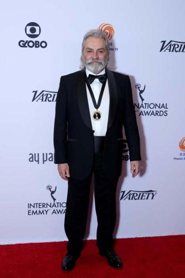Haluk Bilginer Emmy Ödüllerinde en iyi erkek oyuncu seçildi