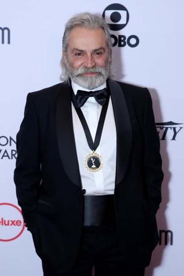 Haluk Bilginer Emmy Ödüllerinde en iyi erkek oyuncu seçildi