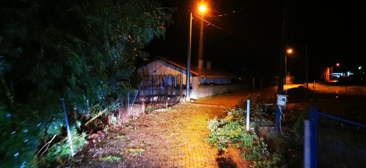 Marmariste fırtına Evler, bahçeler sular altında kaldı
