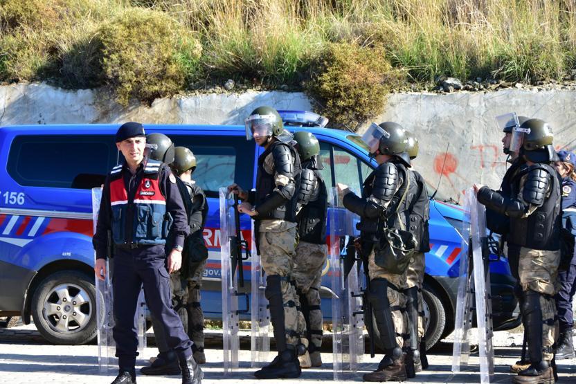 Kaçak yapılar tek tek yıkıldı