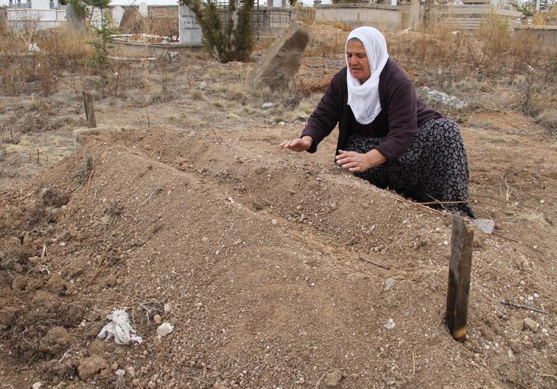 35 yıldır aradığı ikizinin acı haberini aldı