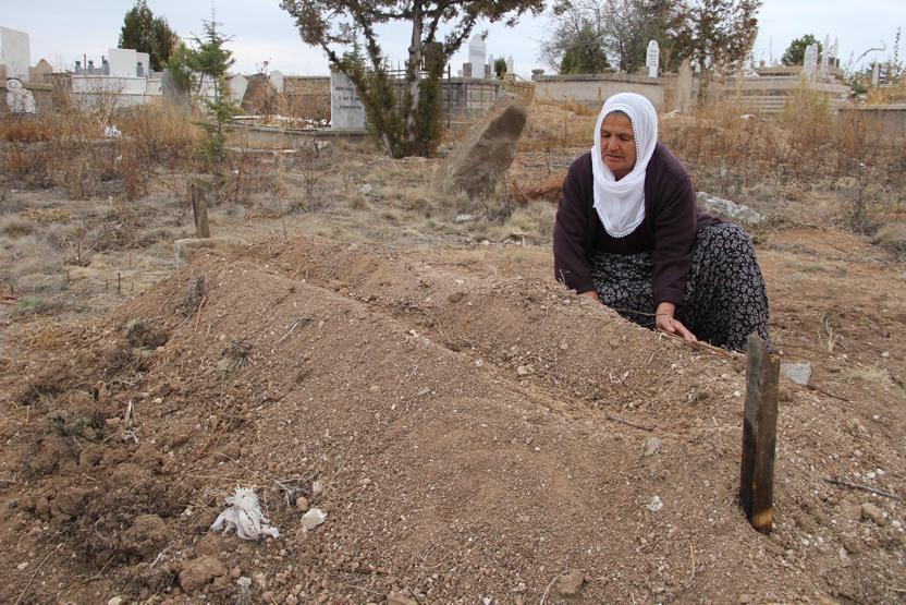 35 yıldır aradığı ikizinin acı haberini aldı