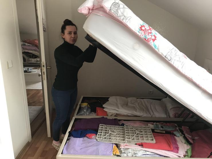 Zile basıp içeri girdi, altınları çaldı