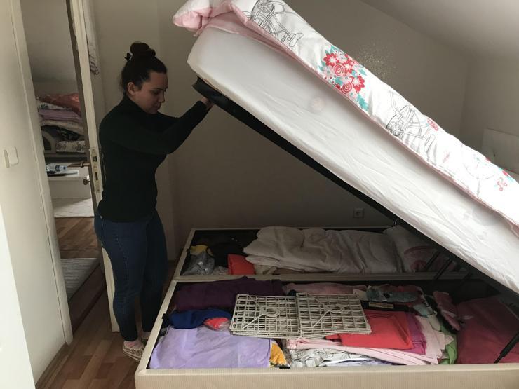 Zile basıp içeri girdi, altınları çaldı