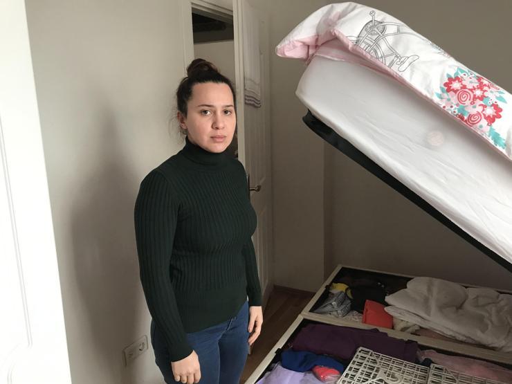 Zile basıp içeri girdi, altınları çaldı