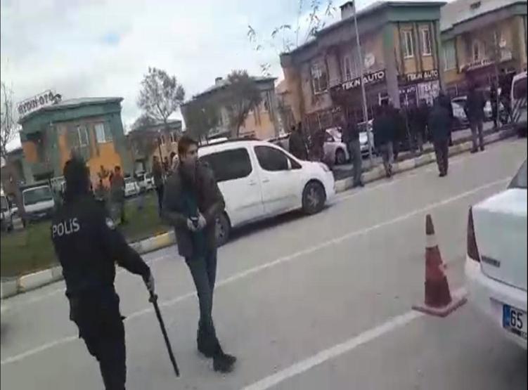 Oto pazarında silahlı kavga