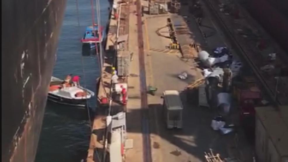 Sanayi bölgesindeki zehirli midyeleri toplarken böyle görüntülendiler