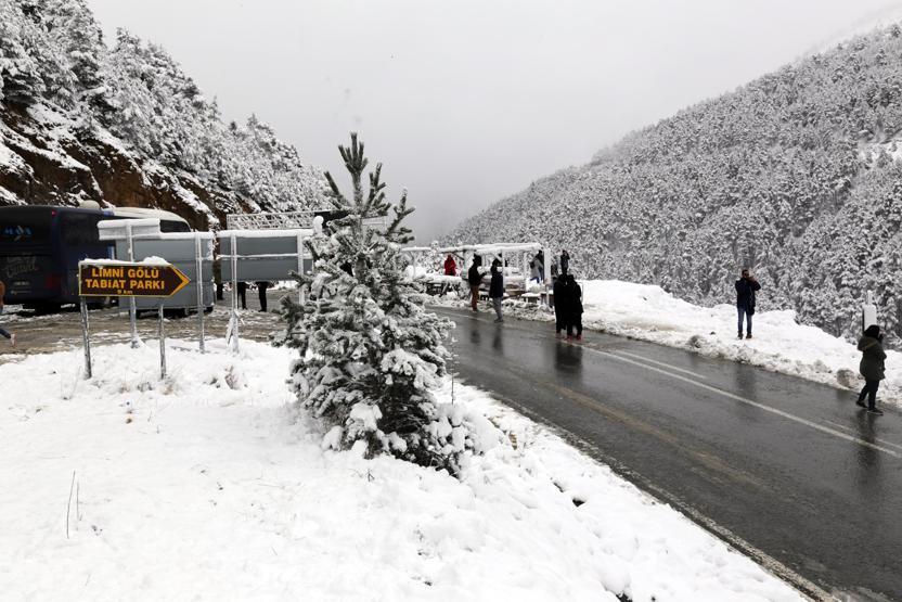 Zigana Dağında kar kalınlığı 15 santimi geçti