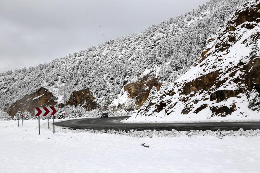 Zigana Dağında kar kalınlığı 15 santimi geçti