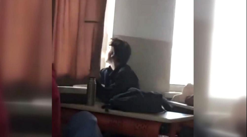 Sınıfta sigara içen öğrenciye sosyal medyada tepki