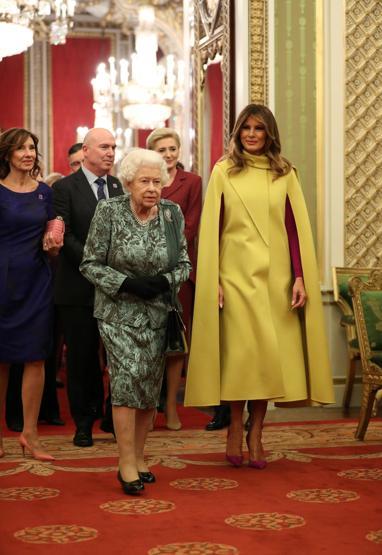 Buckingham Sarayındaki kareden çarpıcı detay Çoraplarıyla damga vurdu