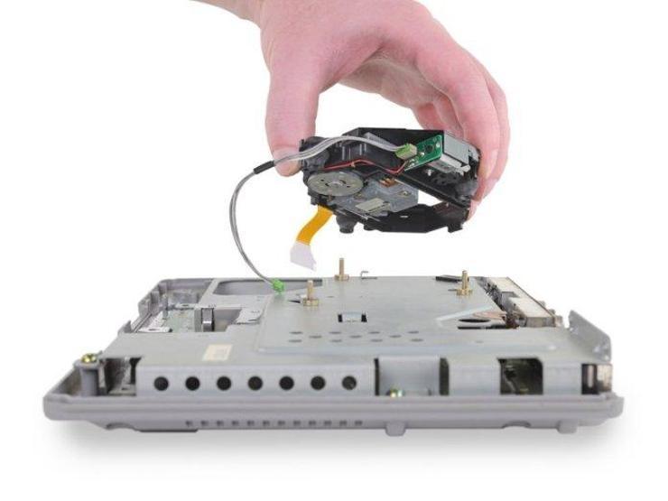 25. yıldönümüne özel PlayStation 1i parçalarına ayırdılar