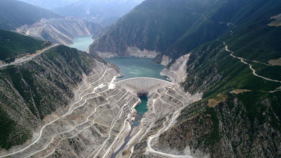Baraj suyu çekildi köy ortaya çıktı