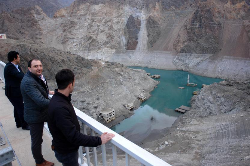 Baraj suyu çekildi köy ortaya çıktı