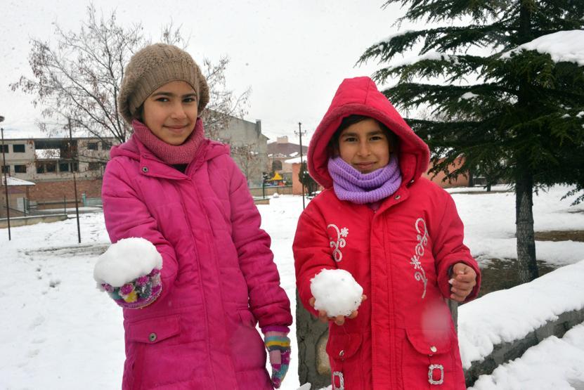 İki ilçedeki kar tatili öğrencileri sevindirdi