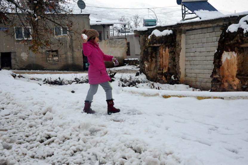 İki ilçedeki kar tatili öğrencileri sevindirdi