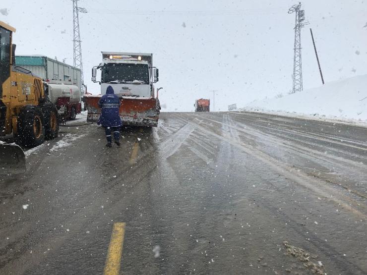 İki ilçedeki kar tatili öğrencileri sevindirdi