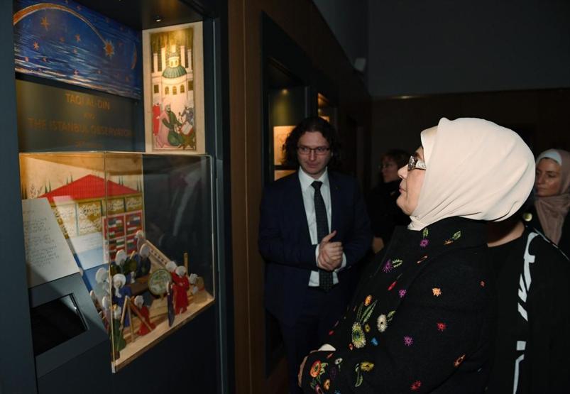 Cambridge Camisindeki serginin ilk ziyaretçisi Emine Erdoğan oldu