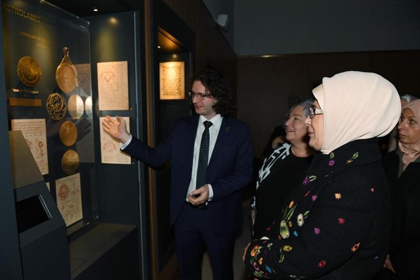 Cambridge Camisindeki serginin ilk ziyaretçisi Emine Erdoğan oldu