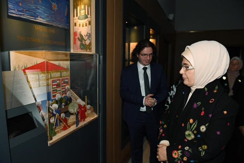 Cambridge Camisindeki serginin ilk ziyaretçisi Emine Erdoğan oldu