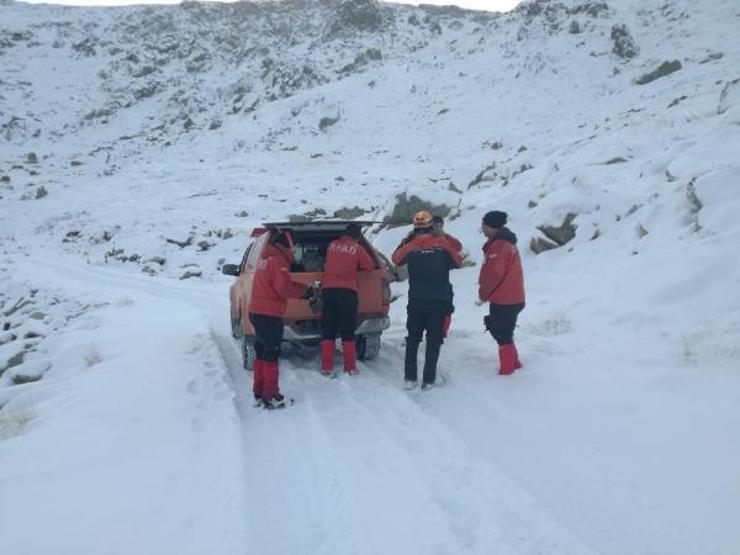 Kayıp dağcılar için mağara ve kuyular aranıyor