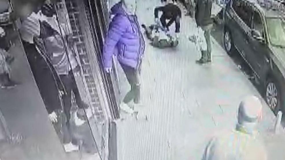 Kağıthanede dehşet; 3 kişiyi bıçakladı koşarak kaçtı