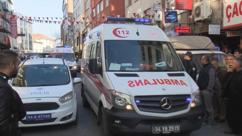 Kağıthanede dehşet; 3 kişiyi bıçakladı koşarak kaçtı