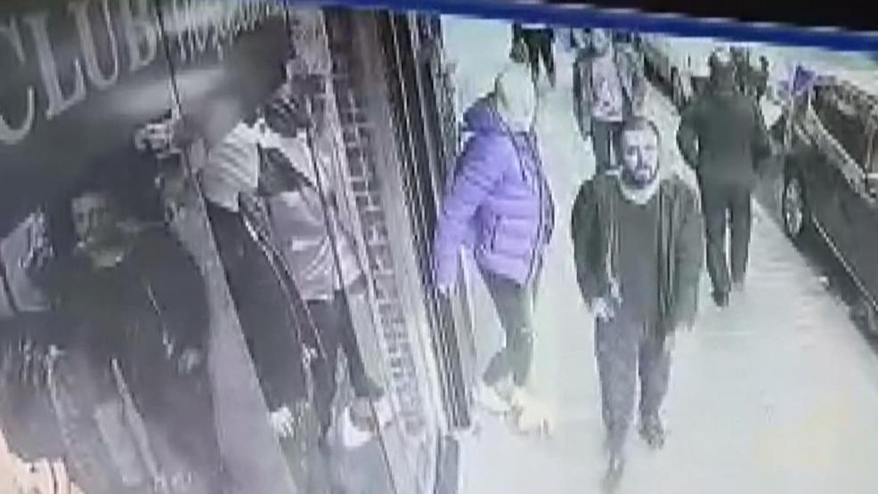 Kağıthanede dehşet; 3 kişiyi bıçakladı koşarak kaçtı