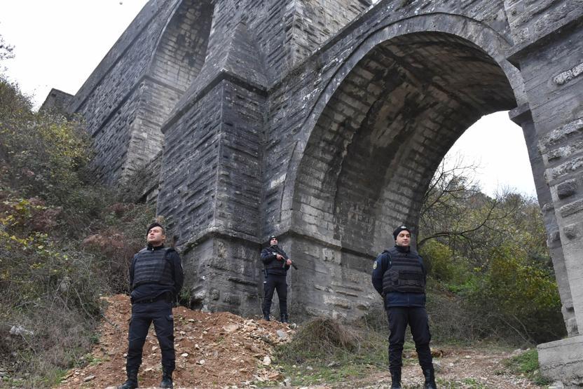 Define avcılarının hedefi olan tarihi Güzelce Kemerine polis önlemi