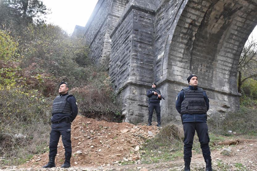 Define avcılarının hedefi olan tarihi Güzelce Kemerine polis önlemi