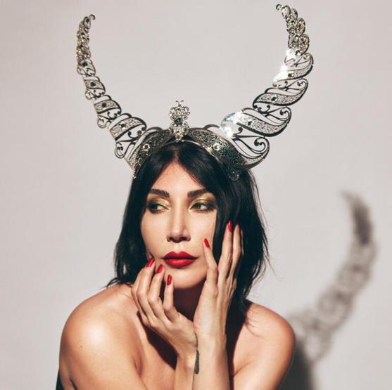 2020 model Hande Yener