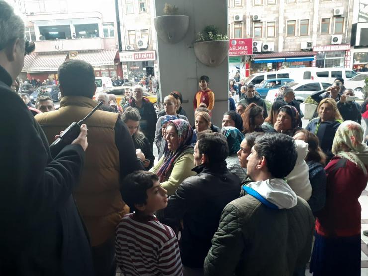 Haberi duyanlar belediyeye akın etti
