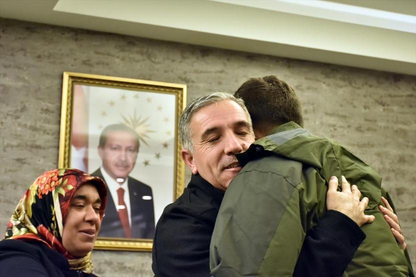 Hatice anne 4 yıllık hasretin ardından oğlu ile kucaklaştı