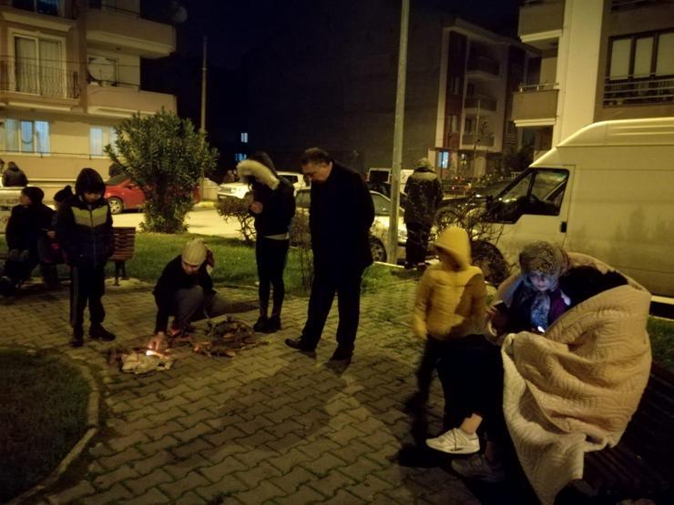 Deprem sonrası panik dolu anlar Apar topar hastaneye götürüldü