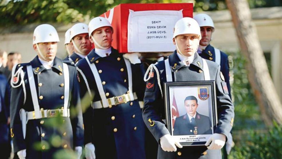 Şehit Astsubay Esma Çevikin hikayesi: Hukuk kazandı, askerliği seçti