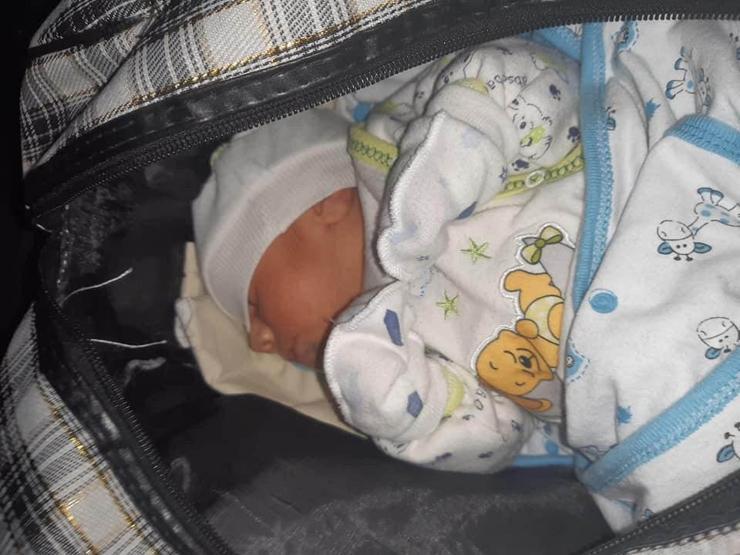 Çanta içinde sokağa bırakılan 15 günlük bebek bulundu