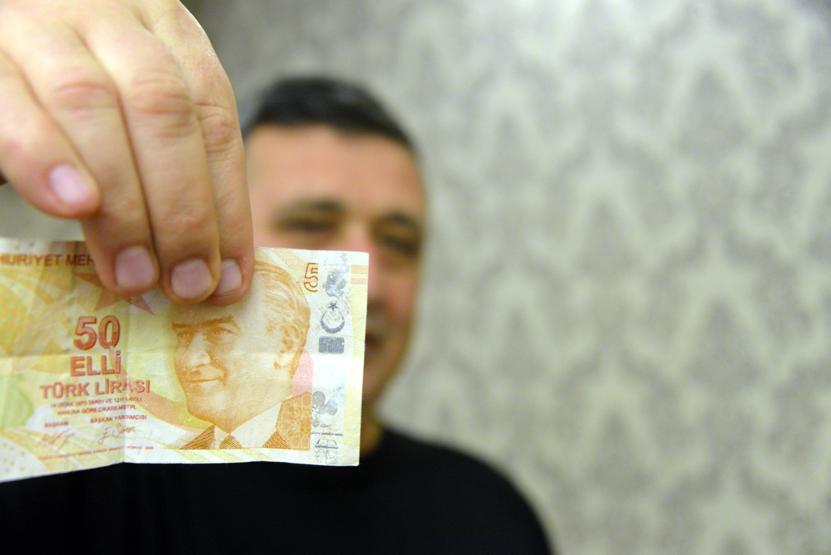 Hatalı basılan para için 50 bin lira istiyor