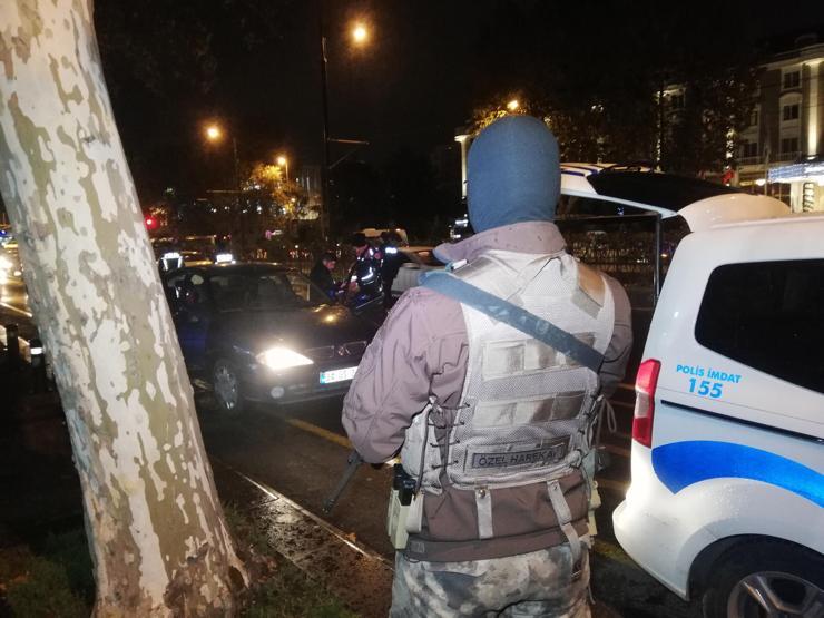 Araçlar didik didik arandı İstanbulda hava destekli denetim