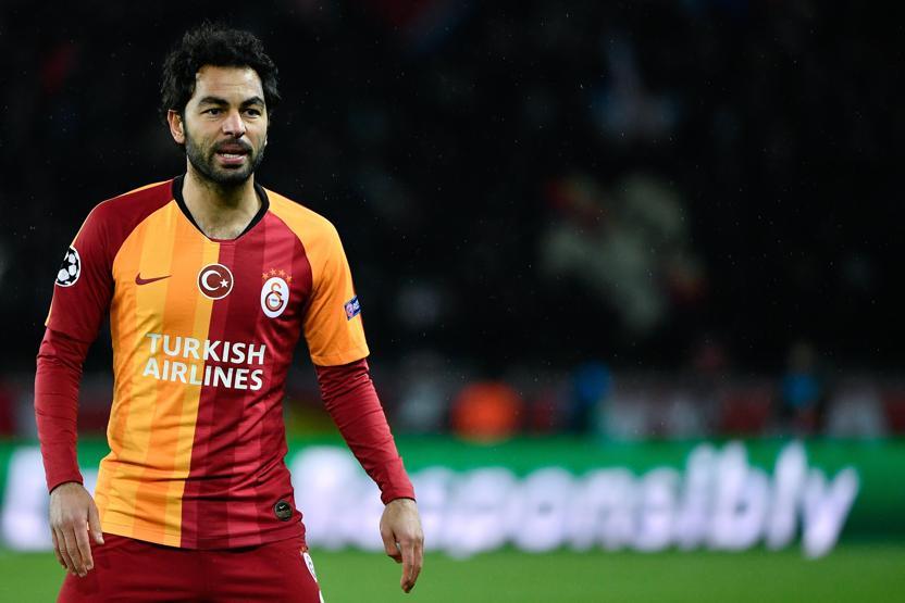 Galatasarayın 3 kaptanı canlı yayında özür diledi