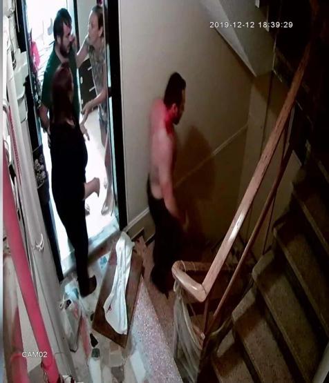 Gürültü yapmayın dedi, evinde dayak yedi